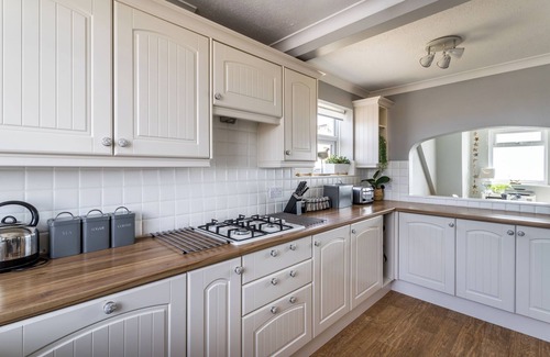 South Hayling House | Seascape - Beautiful Sea Views - Stylish 4 bedroom House at the Beach