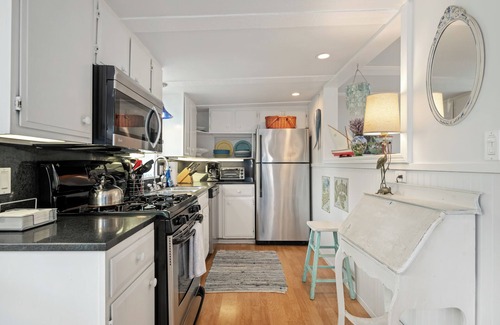 Montecito House | Seashell Cottage - Charming Hideaway at the Beach