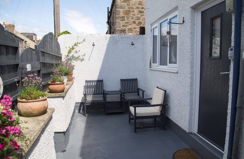 Amble Cottage | SEASHELL COTTAGE, pet friendly, country holiday cottage in Amble