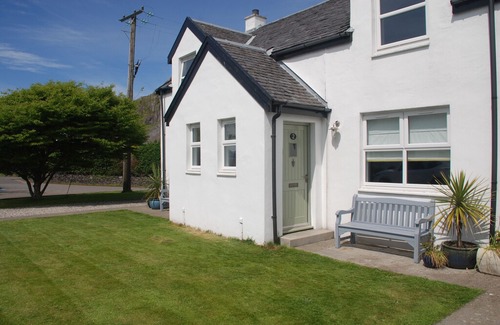 Ellenabeich Cabin | SEASHELL COTTAGE- SEIL- BY OBAN - SPA BATH - OPEN FIRE- PET FRIENDLY- BY THE SEA