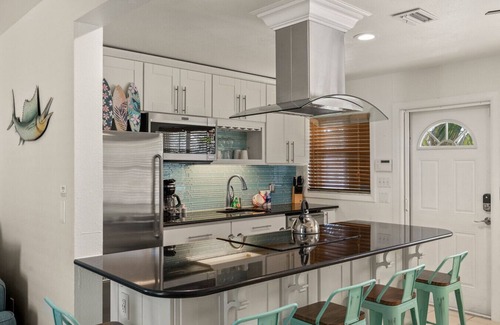 Mid Island House | Seashell Suites 2 - Steps to the Beach, Outdoor Shower, & More!