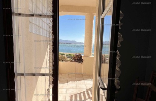 Sanary-sur-Mer Apartment | Seaside apartment within walking distance to the beach and port with sea view terrace for 5