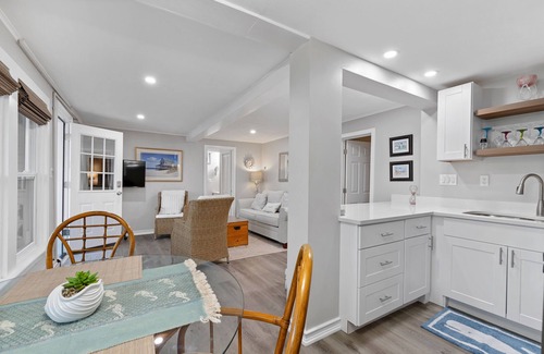 Warwick Apartment | Seaside Apartment in New England Victorian-2 Bedrooms/1 Bath