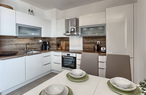 Znjan Apartment | Seaside Apartment with Pool