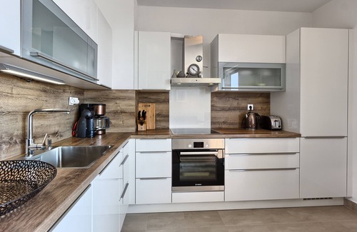 Znjan Apartment | Seaside Apartment with Pool