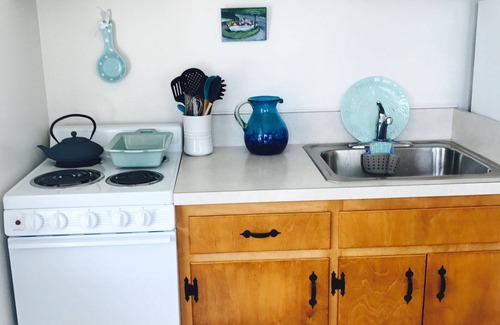 Wellfleet Cottage | Seaside Cozy Wellfleeter Cottage on Mayo Beach with 400 feet of private beach