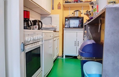 Courseulles-sur-Mer Apartment | Seaside Duplex Apartment for 8 with Balcony and Parking