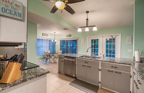 Sebastian Highlands House | Seaside Escape-8 min to the beach, home for the whole family!