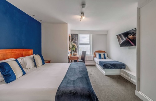Westcliff-on-Sea Hotel | Seaside Escape Steps from Adventure Island & Priory Park