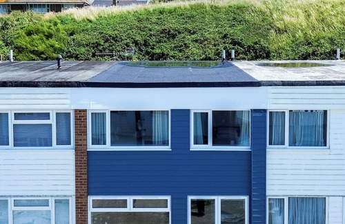 Seaford Apartment | Seaside Escape: Warm & Cosy Winter Getaway by the Sea