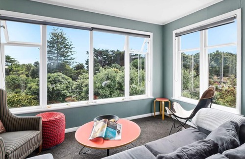 Waikanae Cottage | Seaside House - Waikanae Beach Bach
