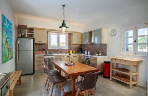 Plaka Villa | Seaside Naxos : Villa Dimitra 3 BDR ensuite At Plaka Beach