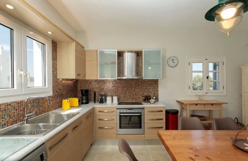 Plaka Villa | Seaside Naxos : Villa Dimitra 3 BDR ensuite At Plaka Beach