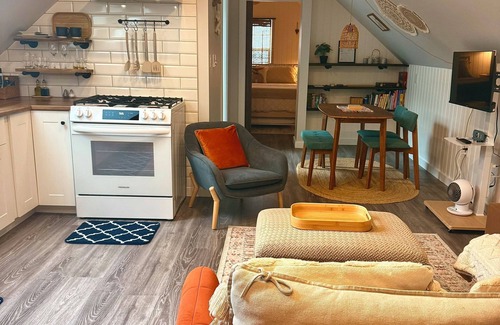 Sooke Cottage | Seaside Perch - a Cozy Cottage near the beach.