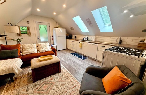 Sooke Cottage | Seaside Perch - a Cozy Cottage near the beach.