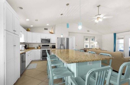 Toilla Segunda House | 🌴Seaside Serenity | Coastal Charm w/Private Pool, Walk to Beach, Pets Welcome