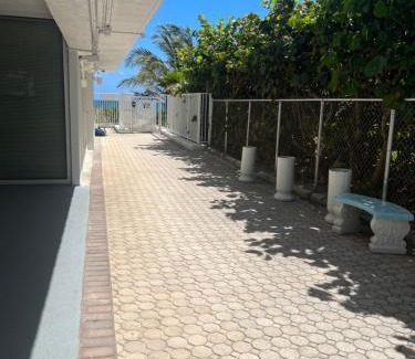 Lauderdale-by-the-Sea Apartment | Seaside serenity studio