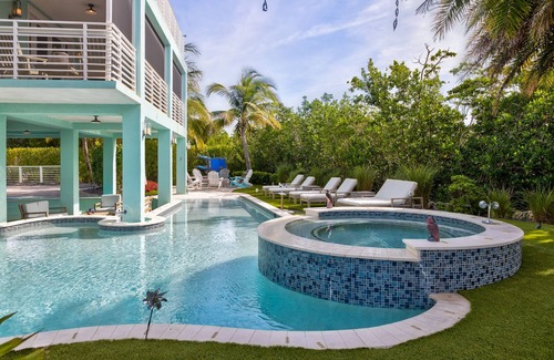 Winston Waterways House | Seaside Serenity: Your Ultimate Getaway Awaits in Key Largo