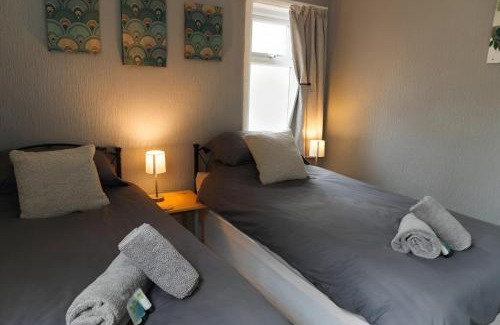Llandudno Apartment | Seaside Solace 2BR with Scenic Coastline Views