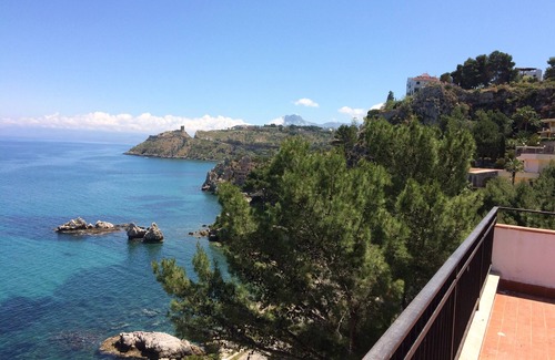 Altavilla Milicia Villa | Seaside villa on the rock