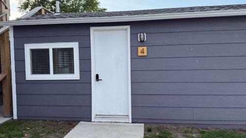 Lake City Apartment | Seasonal Cabin, sleeps 6