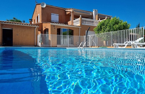 Caux Apartment | Seasonal rentals of furnished apartments, cottages, apartments, with swimming pool in a quiet location.