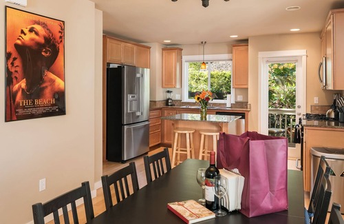 Mann House | Seattle Vacation Home: Life's a Beach - Comfort, LOCATION, 3 En Suites! | Ideal for Families