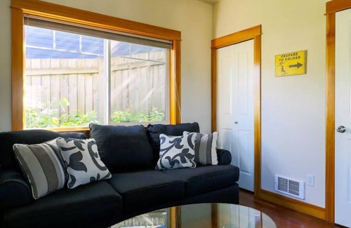 Madrona House | Seattle Vacation Home: The Chalet - Modern 2 bed craftsman, great location