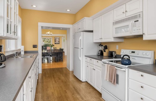 Madrona House | Seattle Vacation Home: The Campus; 8 bedrooms - sleeps up to 23!