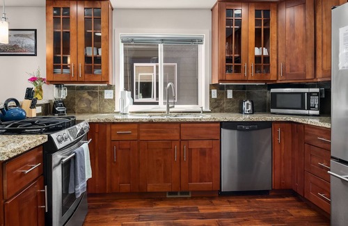 Mann House | Seattle Vacation Home: The Port - 3 bed/2.5 bath, great location