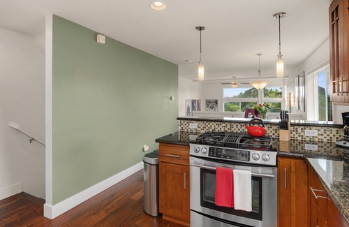 Mann House | Seattle Vacation Home: The Depot