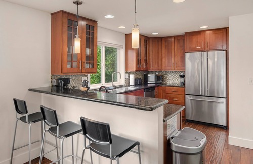 Mann House | Seattle Vacation Home: The Depot