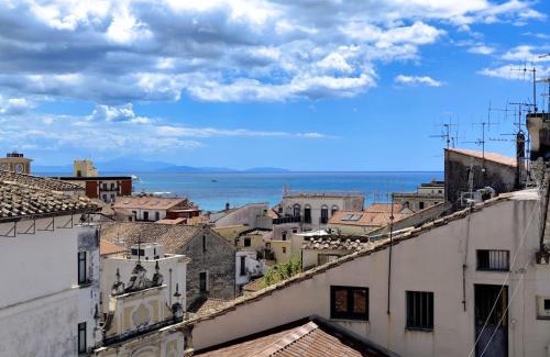 Rione Duomo Apartment | Seaview & City Center - Terrazza Dorotea