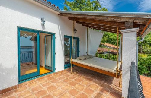 Jadranovo Villa | Seaview home with bubble bath
