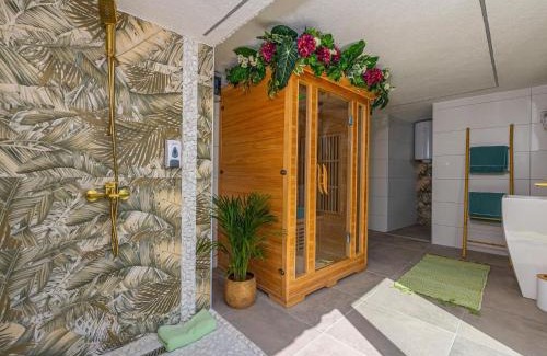 Jadranovo Villa | Seaview home with bubble bath