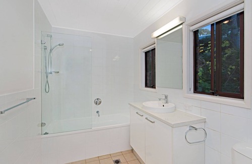 Macmasters Beach Cottage | Seaview Lodge - Cottage