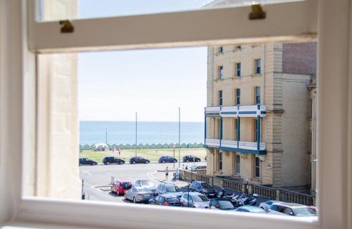 Hove Apartment | Seaview Mansion Apartment - Central Hove with PARKING