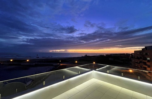 A Ver-o-Mar Apartment | Seaview Studio Sleeps 4, Patio, Free Parking, Tv