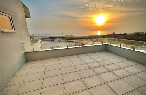 A Ver-o-Mar Apartment | Seaview Studio Sleeps 4, Patio, Free Parking, Tv