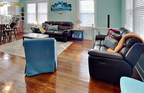 Galveston House | Seawall Celebration - Up