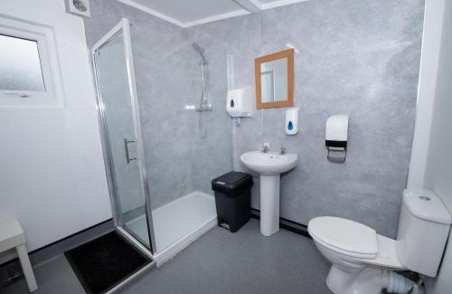 Fridaythorpe Apartment | Seaways glamping, Redwood