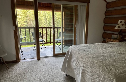 Trego Cabin | Secluded 3 bedroom lodge tucked in the heart of the Kootenai National Forest