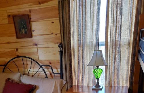 Rutherfordton Cabin | Secluded 3 story 4 br 2 bth on BroadRiver, by Ashville ,TIEC Chimney rock.