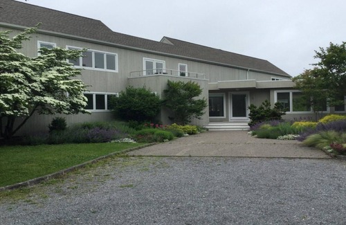 Sagaponack House | Secluded 8 BR/8 BA zen luxury; pool, tennis, hot tub, infrared sauna