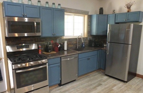 Peebles Cabin | Secluded Amish-Built Cabin-Pond & Firepit on 6 Private Acres! Best Star-Gazing!