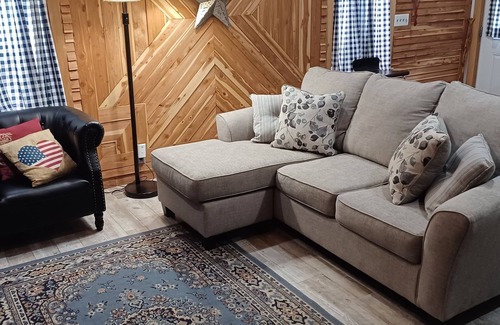 Peebles Cabin | Secluded Amish-Built Cabin-Pond & Firepit on 6 Private Acres! Best Star-Gazing!