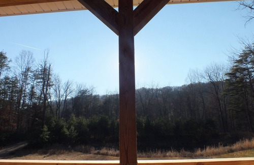 Peebles Cabin | Secluded Amish-Built Cabin-Pond & Firepit on 6 Private Acres! Best Star-Gazing!