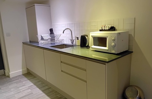 Llithfaen Apartment | Secluded and tranquil retreat between mountain and sean Encil diarffordd, tawel