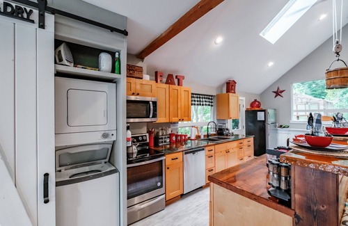 Waldport Cabin | Secluded Bayfront, Spa, Grill, She Shed