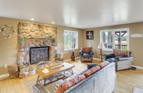 Bigfork House | Secluded Bigfork Cabin with Yard and Fire Pit!